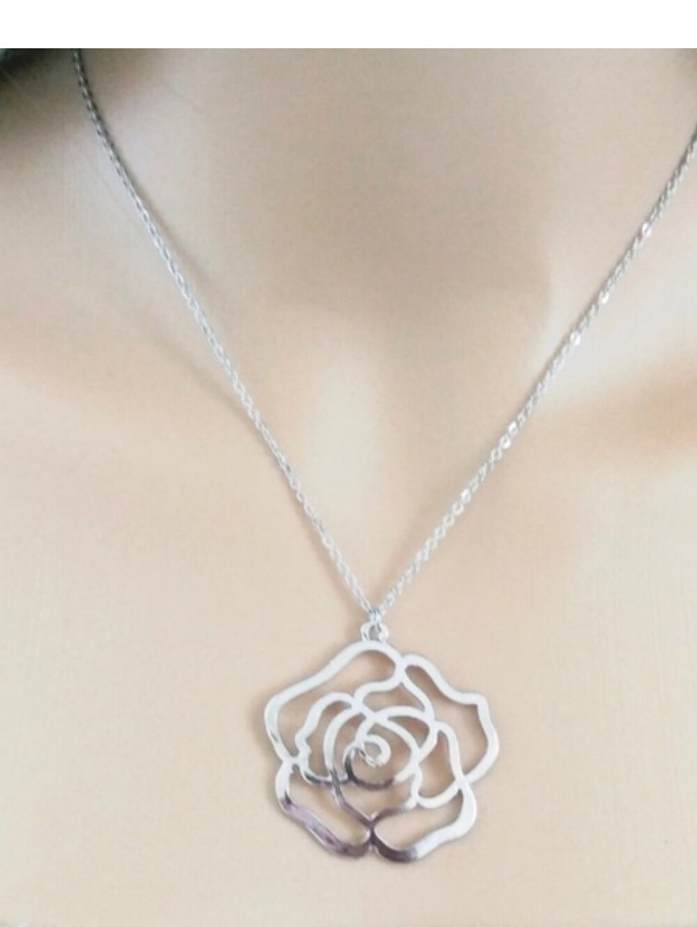 Harriet Ave Jewels Silver Openwork Rose Pendant Necklace